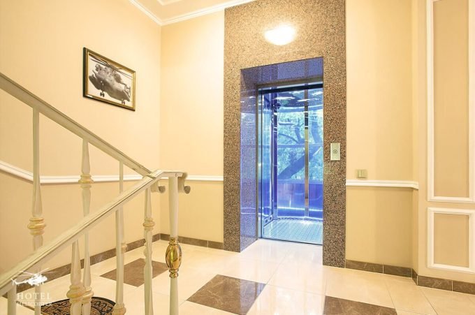 Готель Helicopter