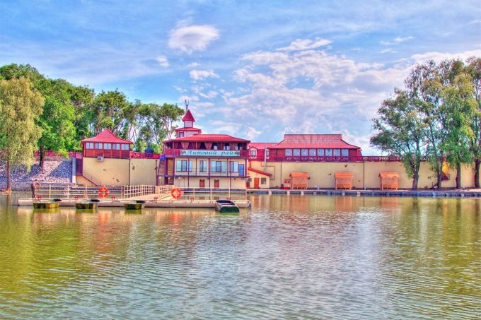 Готельно-ресторанний комплекс Липовий рай