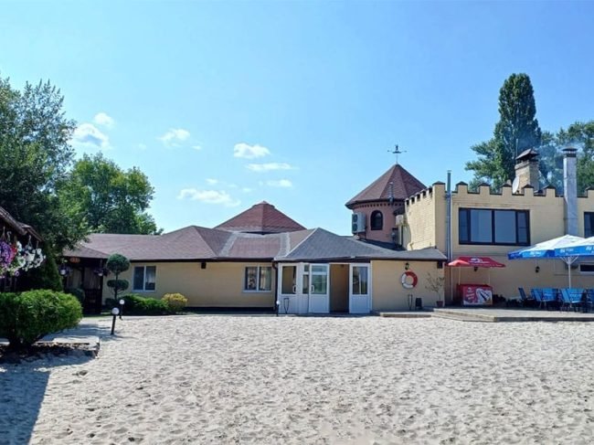 Готель та ресторан на Дніпрі «Старий Томас»