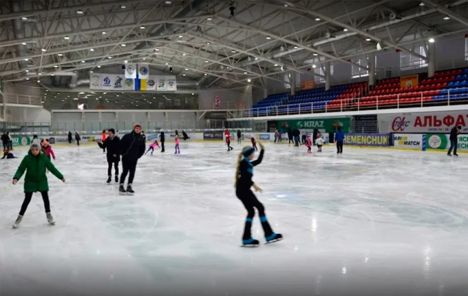 Льодова арена «Айсберг» у Кременчуці