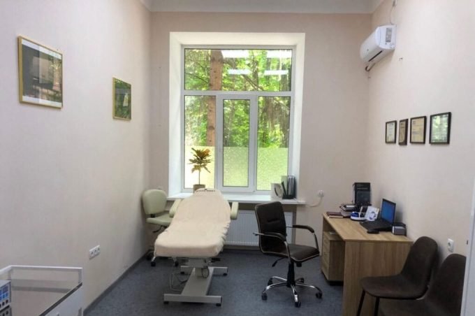 Лікарня Придніпровська (колишня Залізнична)