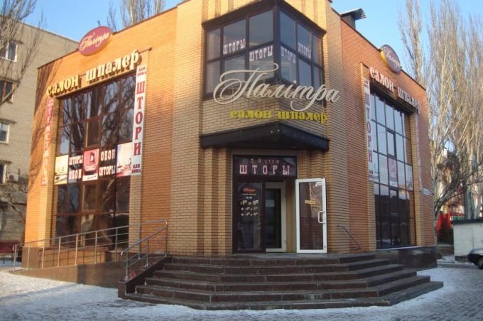 Салон Палітра — шпалери та люстри