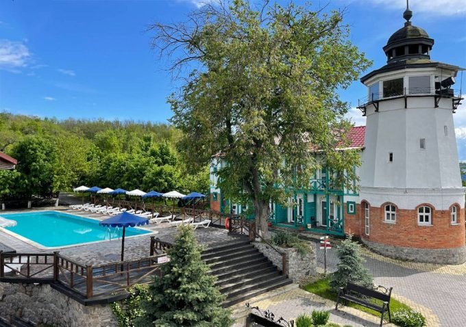 Бази відпочинку Маяк біля Кременчука