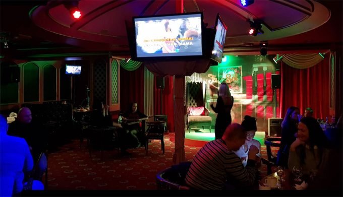 Нічний коктейль клуб JOSS