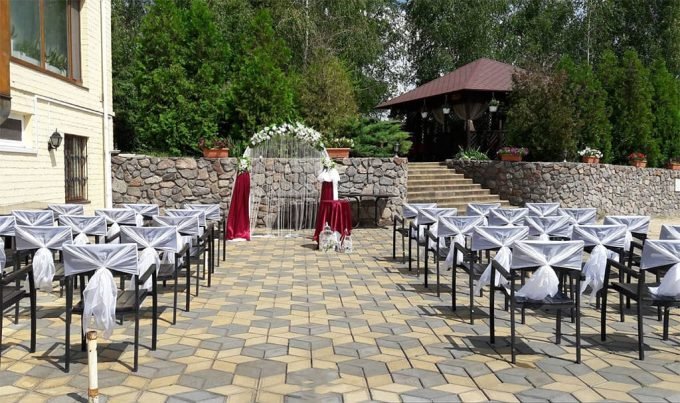 Готель та ресторан на Дніпрі 