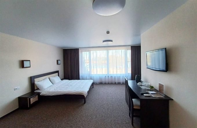 Готель та ресторан на Дніпрі 