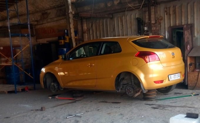 Шиномонтаж на вулиці Небесній Сотні 66