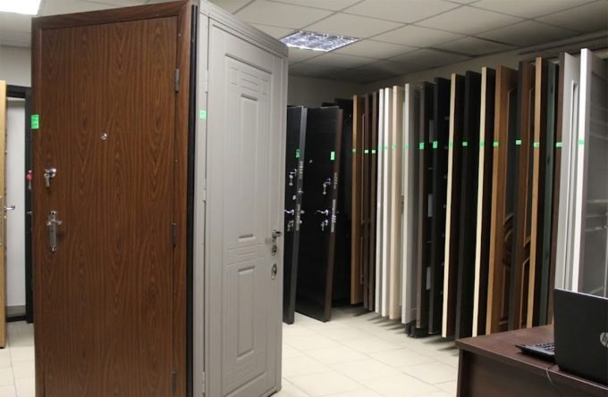 Магазин 100 замків та дверей