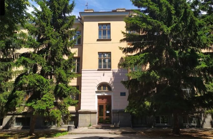 Лікарня Придніпровська (колишня Залізнична)