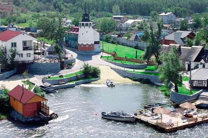 Бази відпочинку Маяк