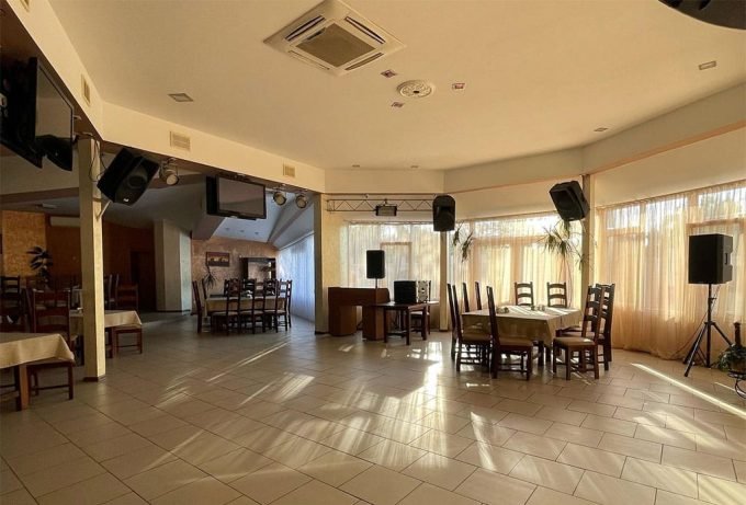 Готель та ресторан на Дніпрі 