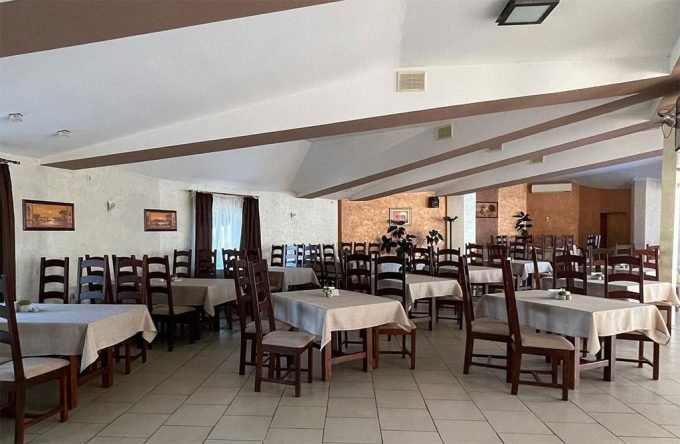 Готель та ресторан на Дніпрі 