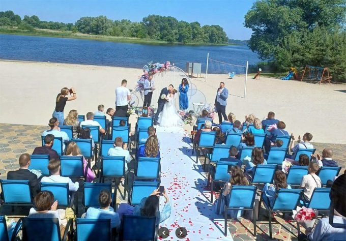 Готель та ресторан на Дніпрі 