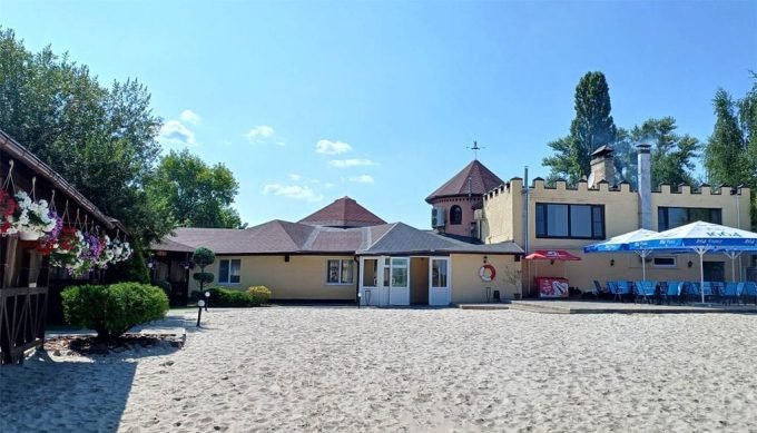 Готель та ресторан на Дніпрі «Старий Томас»