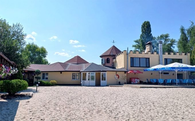 Ресторан Старий Томас на березі Дніпра