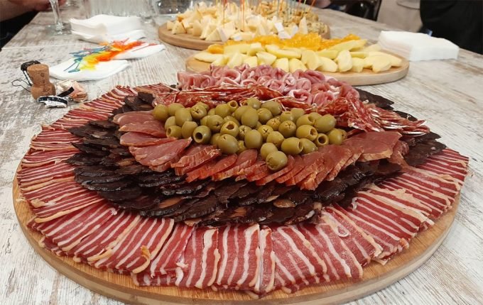 Крамница делікатесів BAZILIK