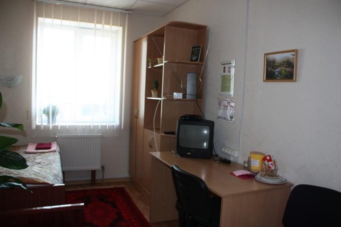 Під стріхою