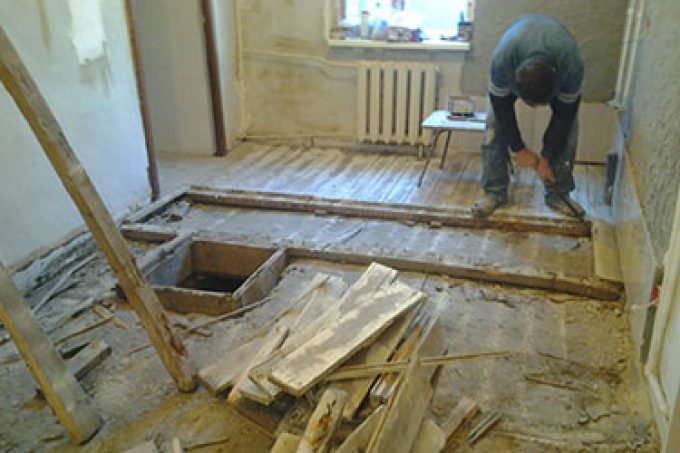 Демонтаж старых деревянных полов. Стяжка